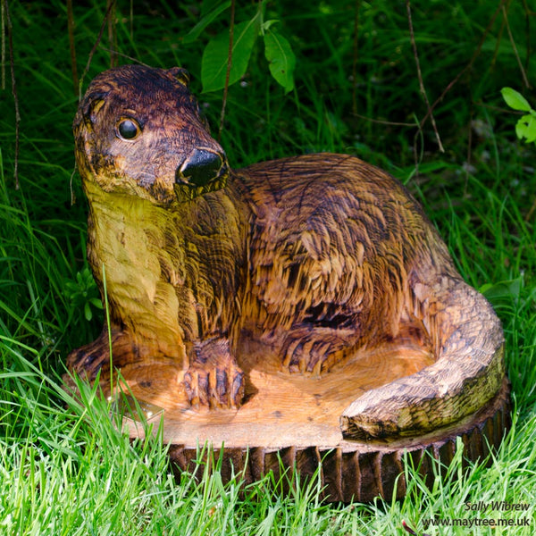 Otter chainsaw carving