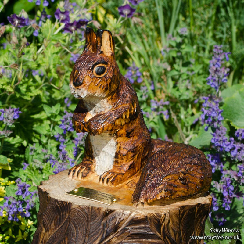 Red squirrel carving
